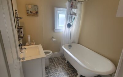 Gurnett Street, Aurora – Two Bathrooms